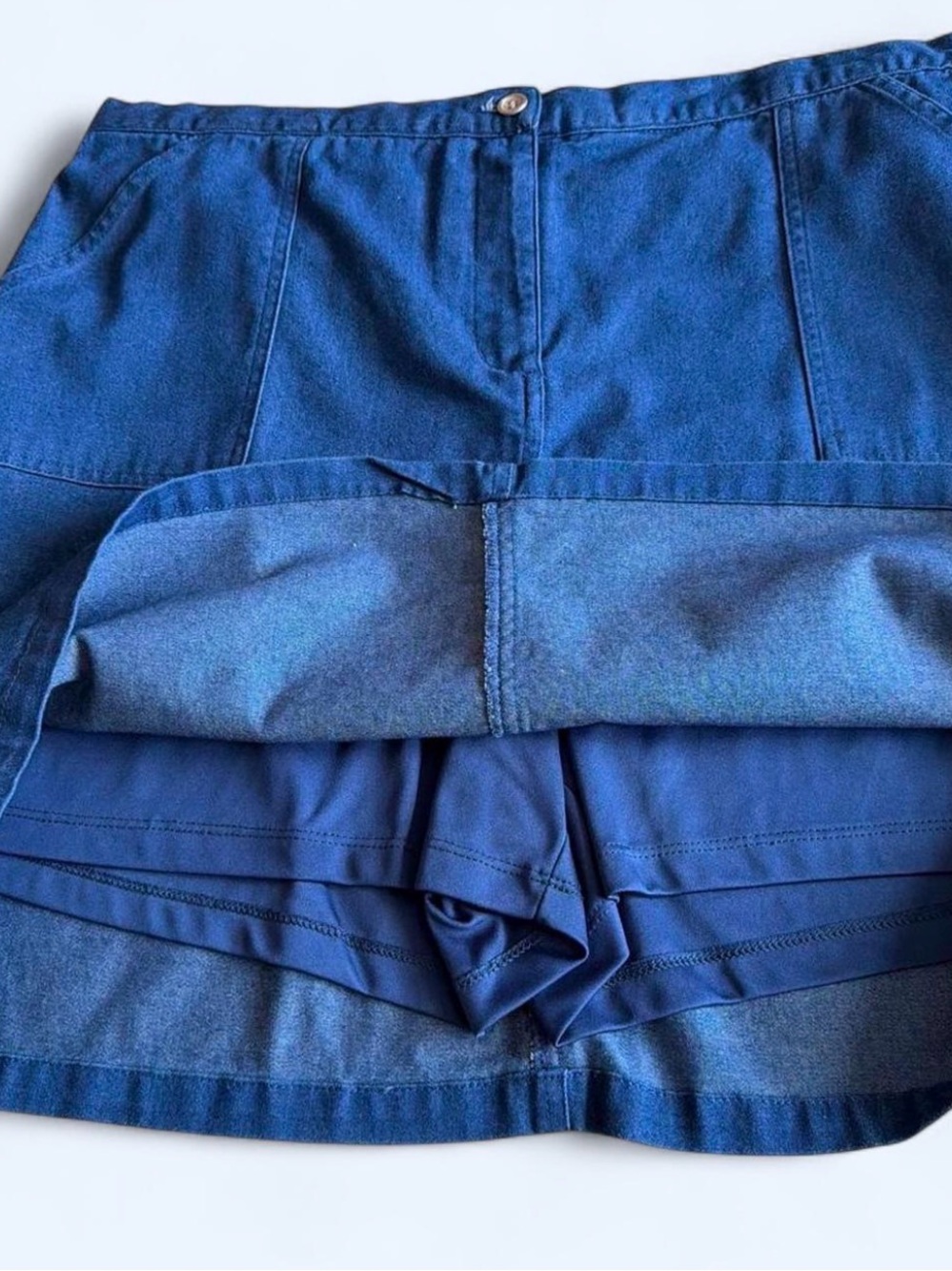 Women’s blue denim skorts-skirt by Alfred Dunner. Dark wash lightweight. Size 16